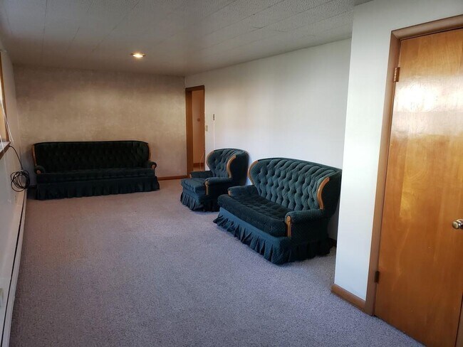 Building Photo - 1609 Hanaford Ave