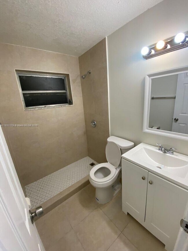 Foto del edificio - 2766 NW 9th Pl