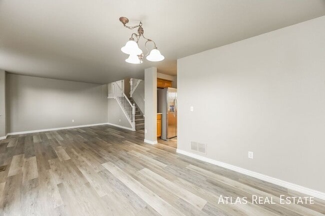 Building Photo - 5566 Vermillion Bluffs Dr