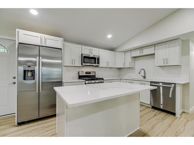 Foto del edificio - 835 Niagara Ln N