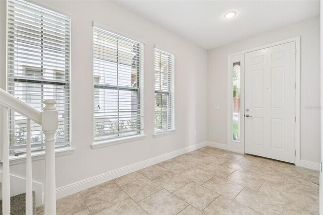 Building Photo - 2333 Lobelia Dr