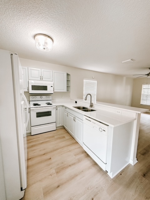 Kitchen - 4014 Cape Vista Dr