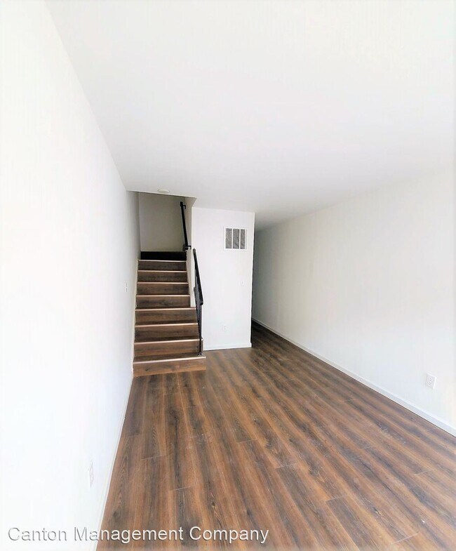 Building Photo - 2 br, 1 bath House - 2120 Division St.
