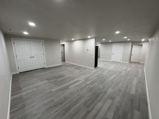 Building Photo - 692 W 500 S