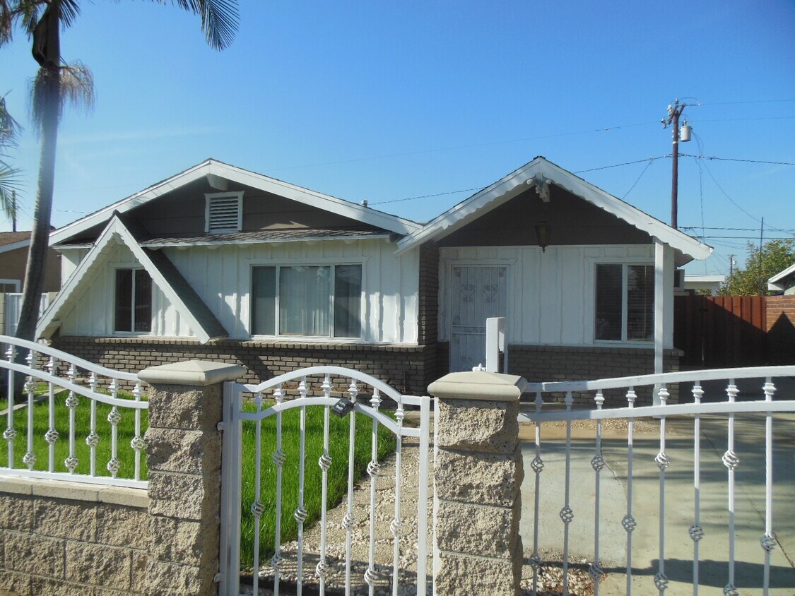 Primary Photo - 11719 Newgate Ave