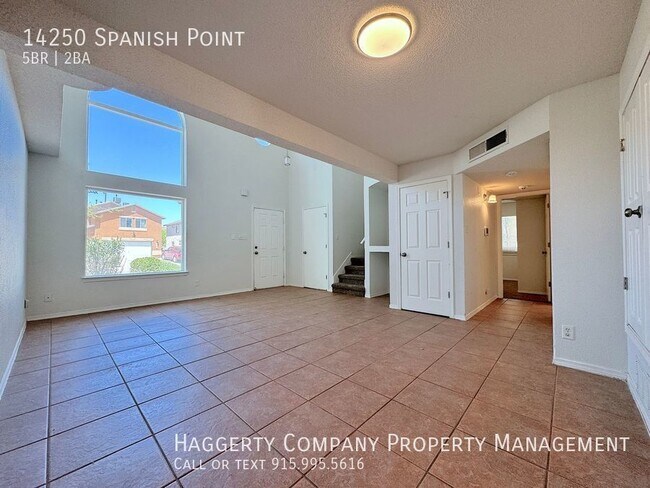 Building Photo - East El Paso 5 bed Refrig A/C!