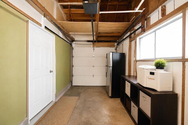 Foto del edificio - 220 Cypress Ln W