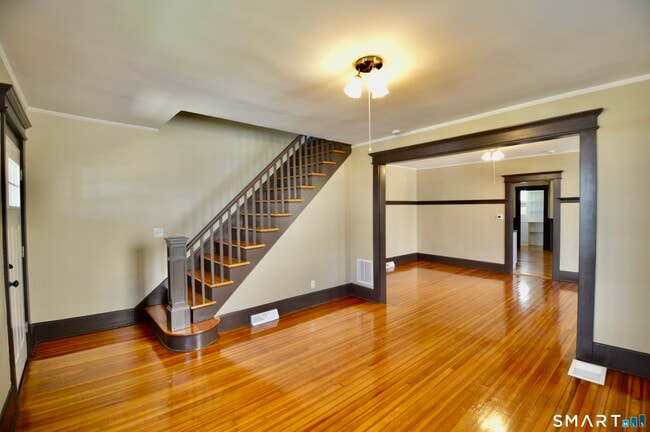 Foto del edificio - 48 Riverview Pl