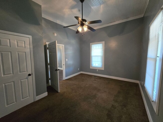 Foto del edificio - NEW LISTING!!!