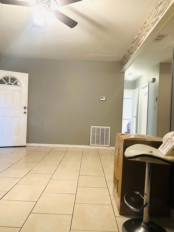 Building Photo - 650 W Tropicana Ct