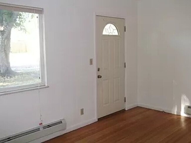 Building Photo - Beautiful 1 Bedroom- 1 bathroom
