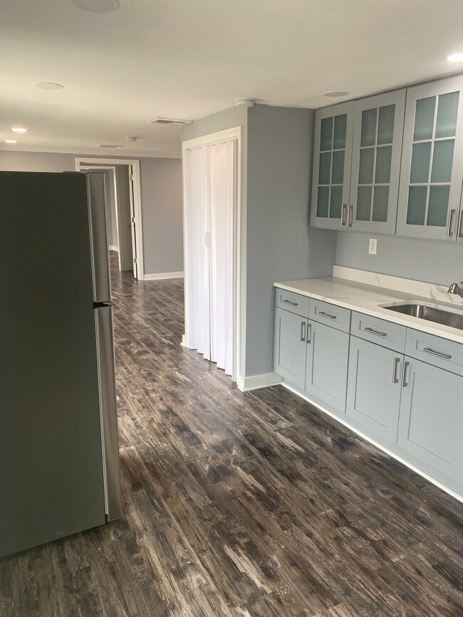 Building Photo - 44 Bridgeport Ave