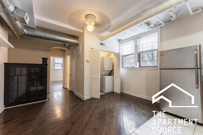 Photo - 3325 N Lakewood Ave Apartment