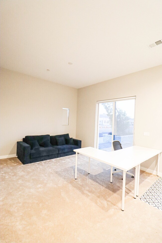 Building Photo - 2129 Rosecrans Ave