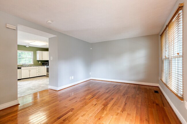 Foto del edificio - 5320 Castlestone Dr