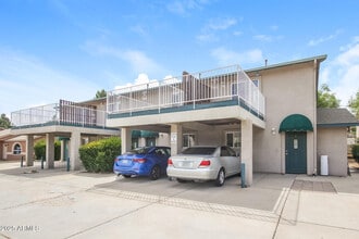 Building Photo - 9615 E Lakeshore Dr