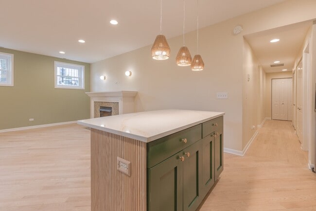 Foto del edificio - 4458 S Greenwood Ave