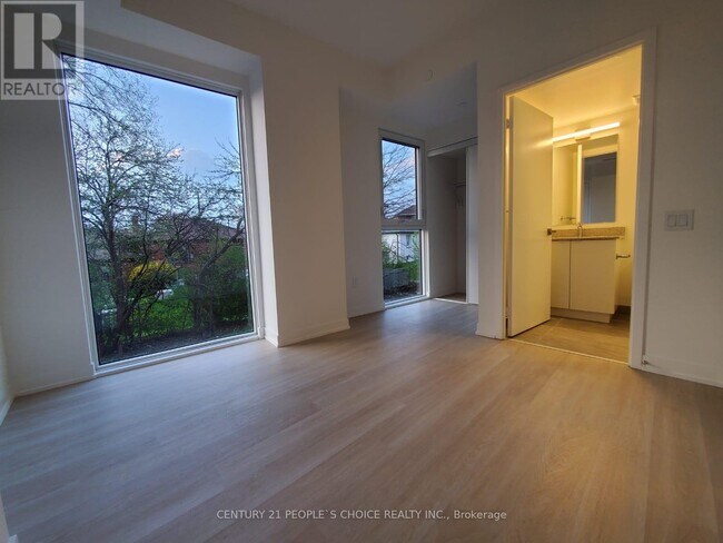 Photo du bâtiment - 500 Wilson Ave