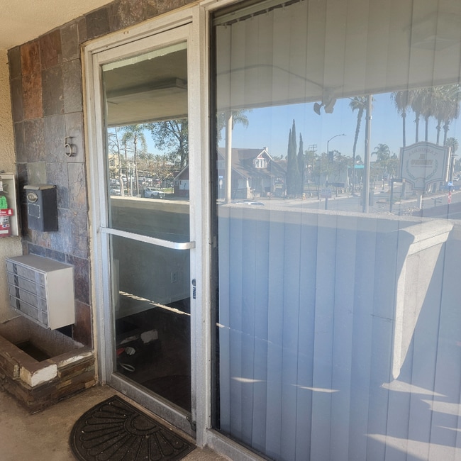 Photo - 918 W Lincoln Ave House