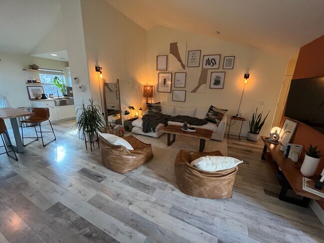 Foto del edificio - Beautiful 4 Bed/3 Bath in Quiet NE Bend Ne...