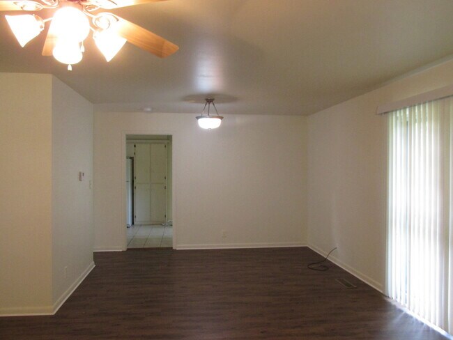 Foto del edificio - ***342 SW D Street***