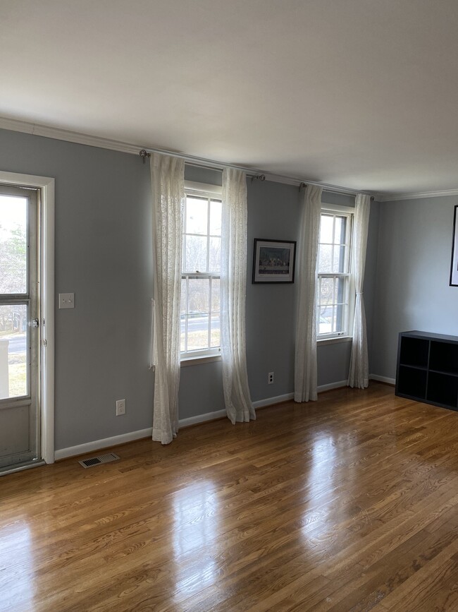 Building Photo - 210 Eldon Ct