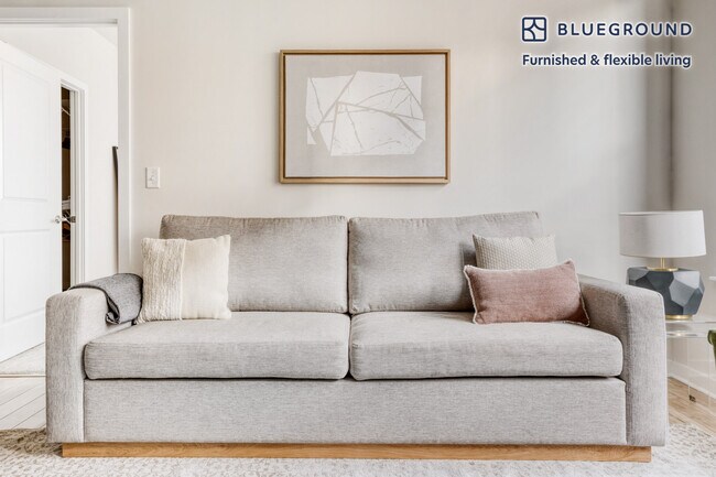 Foto del edificio - 360 H St NE