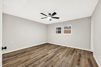 Building Photo - 5000 Pease St