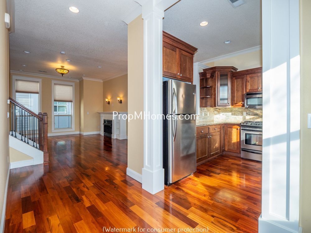Primary Photo - 5127 N Williams Ave