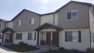 Building Photo - 501 Countryside Ave