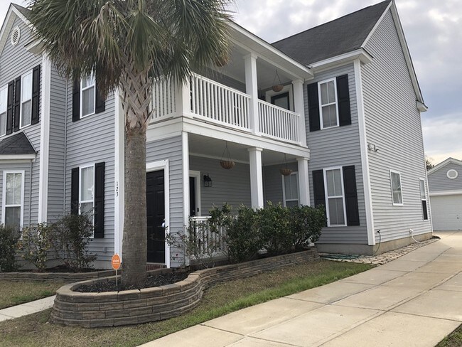 Building Photo - 123 Cypress View FOR RENT!