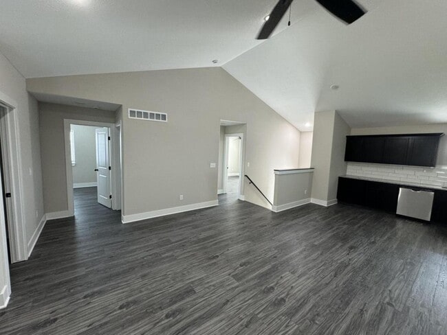 Building Photo - 5251 N Plumthicket St