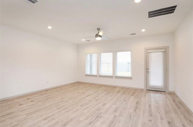 Foto del edificio - 7311 Ramsgate Cliff Ln