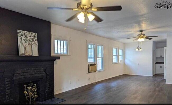 Building Photo - 1805 Tilden St