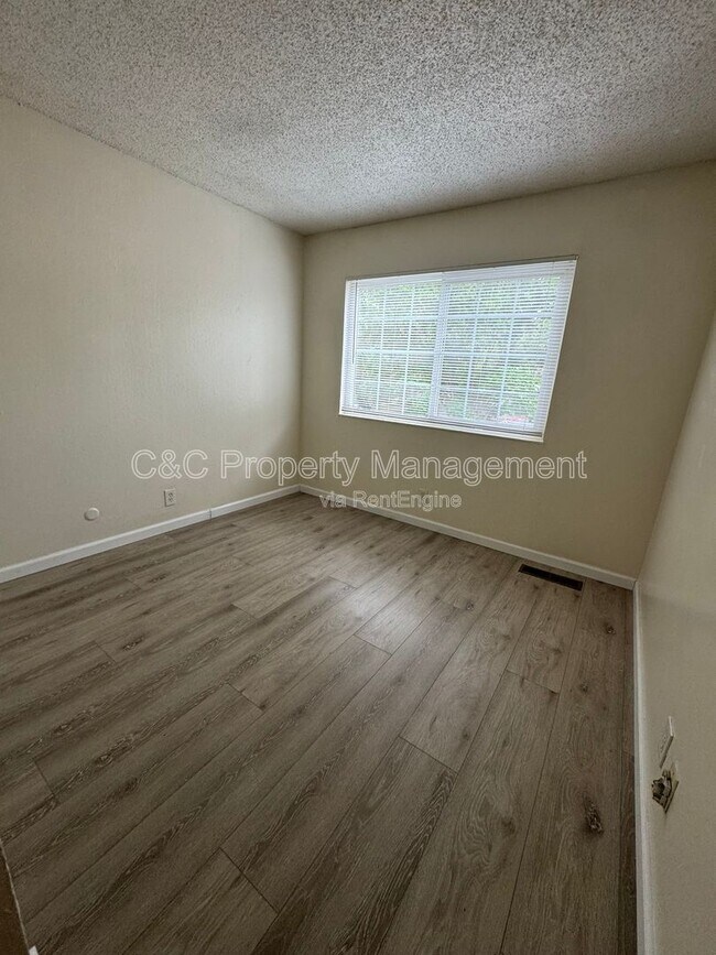 Foto del edificio - 1221 Pine Creek Wy