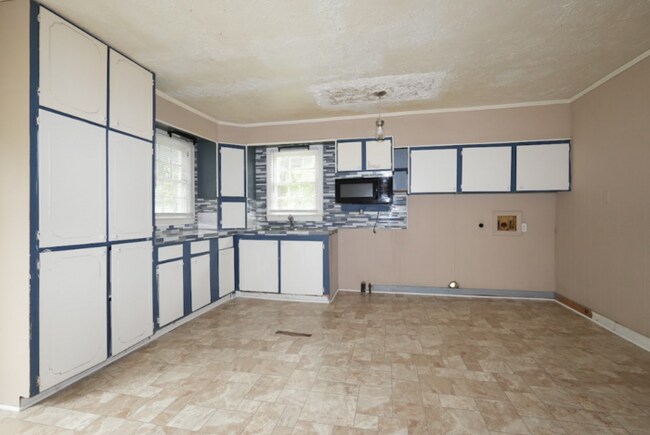 Building Photo - A charming house in Jewitt!