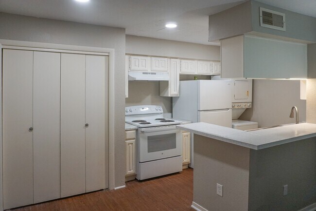 Foto del edificio - 2110 Wilcrest Dr