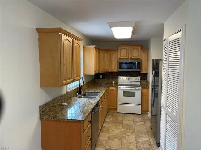 Building Photo - 1010 77th St