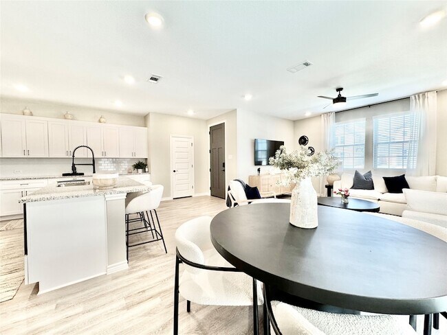 Foto del edificio - 8725 Scotty's Lk Ln