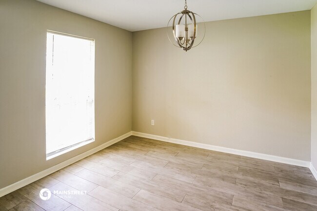 Building Photo - 2657 S Woodloch St