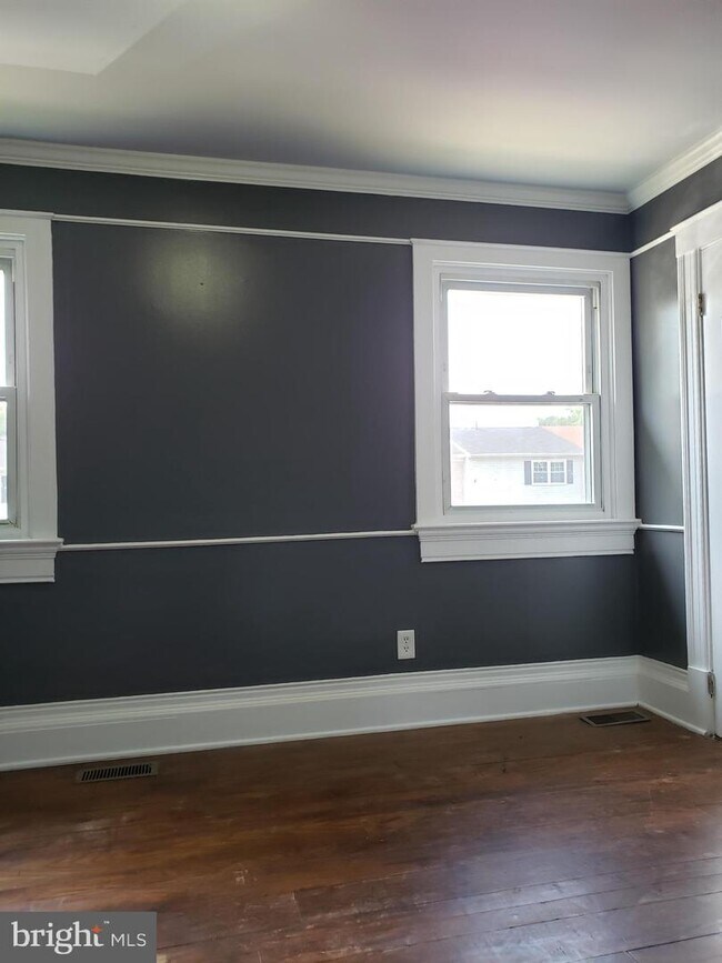 Building Photo - 1337 Redbud Ct