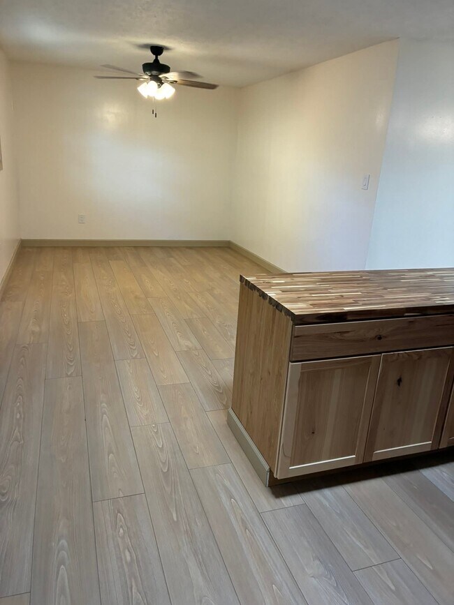 Building Photo - 505 Belleview Dr