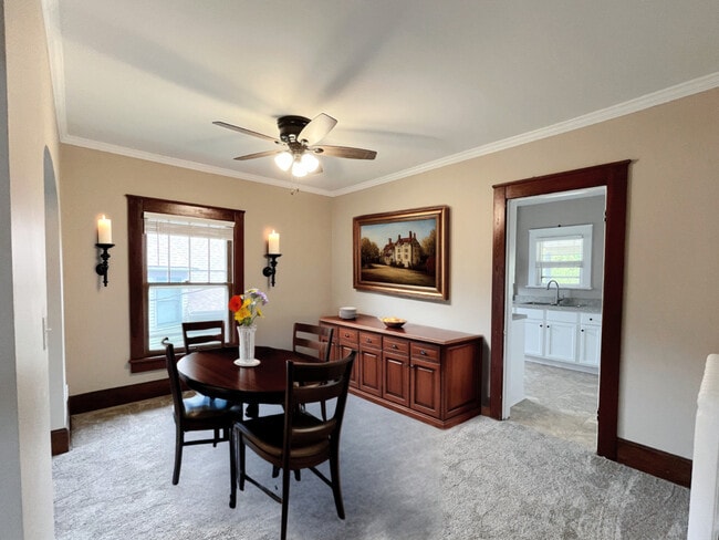 Building Photo - 405 La Fox River Dr