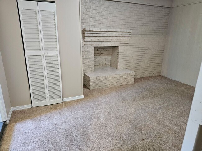 Foto del edificio - 701 Waterview Dr