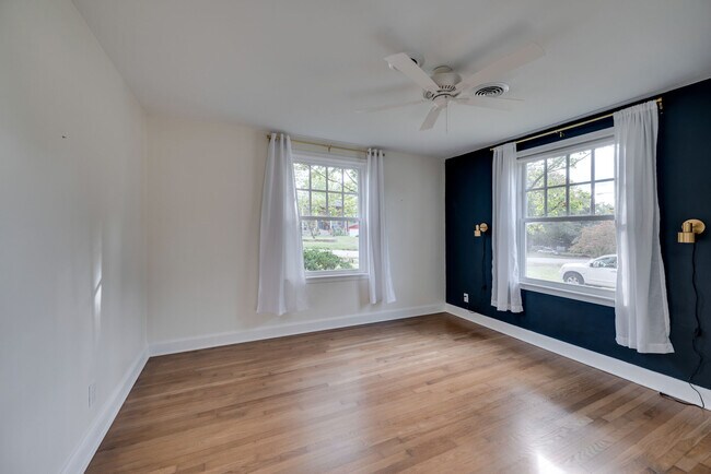 Building Photo - 2312 Modena Dr