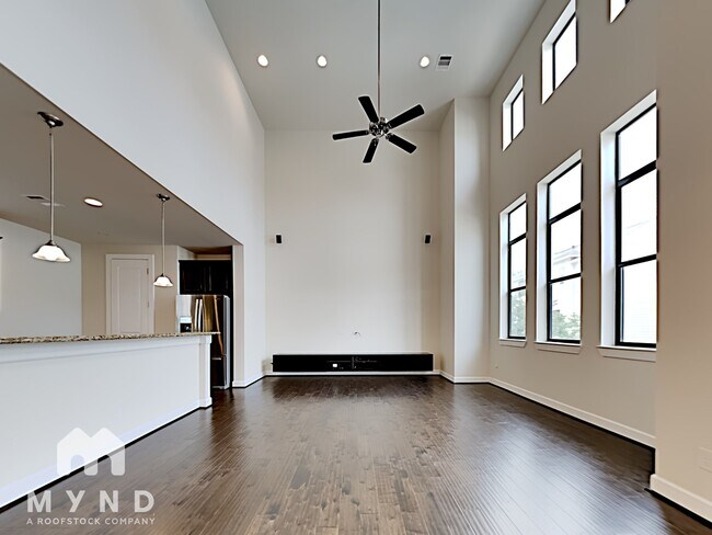 Foto del edificio - 9062 Laverne Cres