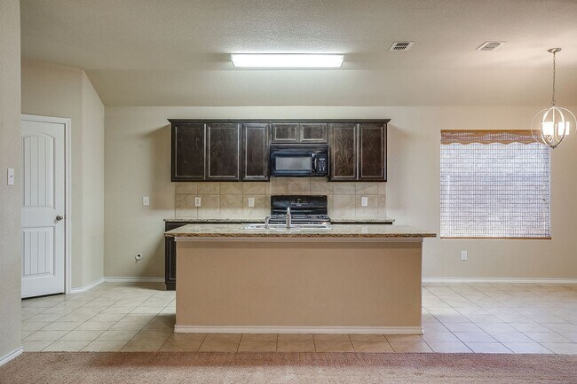 Foto del edificio - Amazing 4 Bed, 2 Bath in the Highly Desired Villages-Eagle Mountain- 76179- Eagle Mountain/Sagina...
