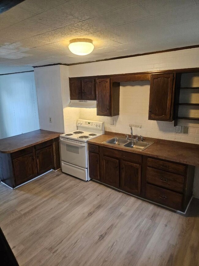 Building Photo - 2039 Kensington St