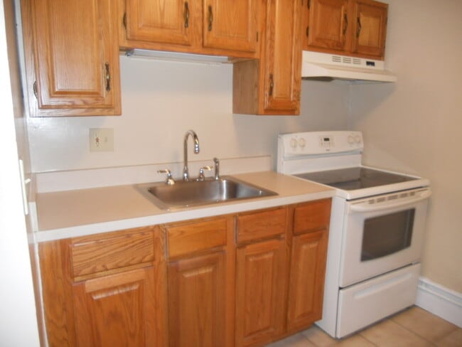 Building Photo - Stoneham Mass 1 Bedrm Condo Rental