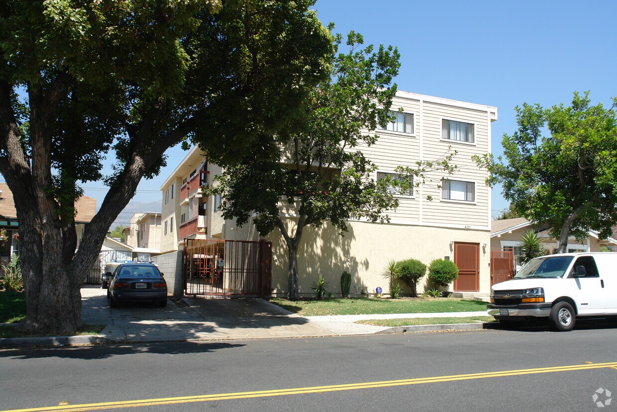 Primary Photo - 421 W Wilson Ave